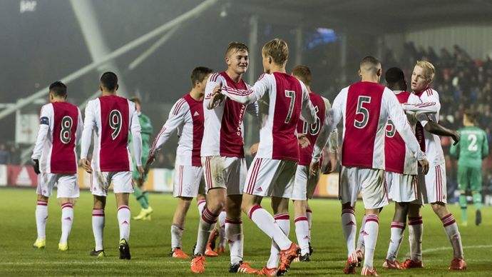 还限制了他 还限制了他