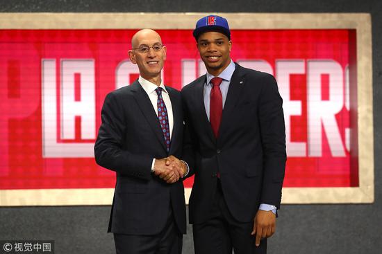 翘首以盼的 翘首以盼的